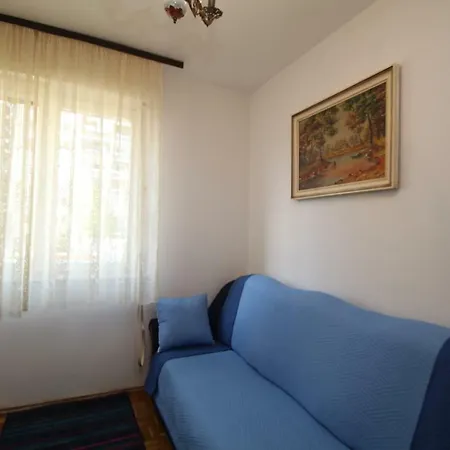 Cosy Sweet Yellow Apartment *