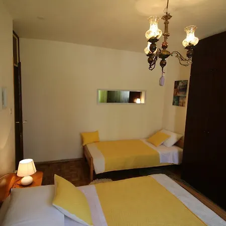 Cosy Sweet Yellow Apartment