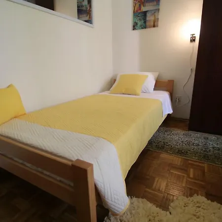 Cosy Sweet Yellow Apartment