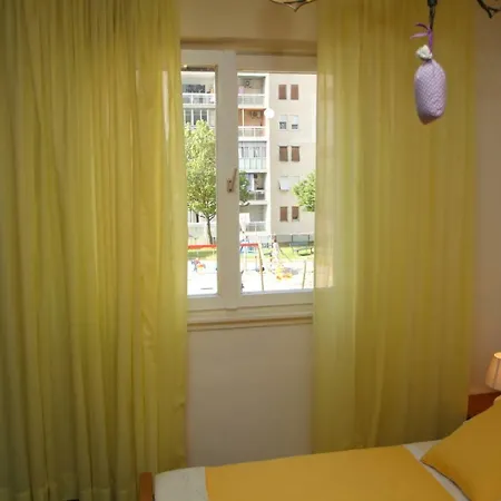 Cosy Sweet Yellow Apartment
