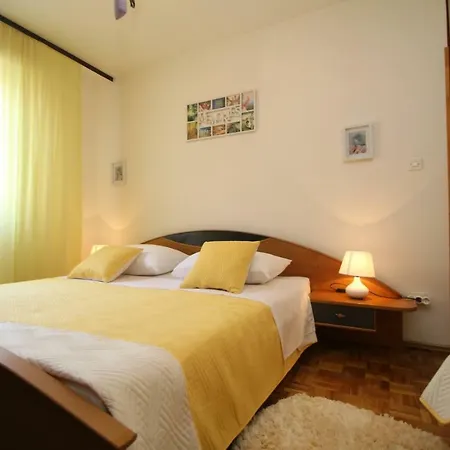 Cosy Sweet Yellow Apartment