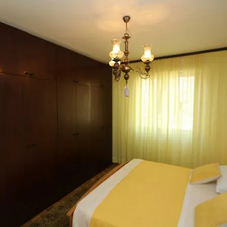 Cosy Sweet Yellow Split