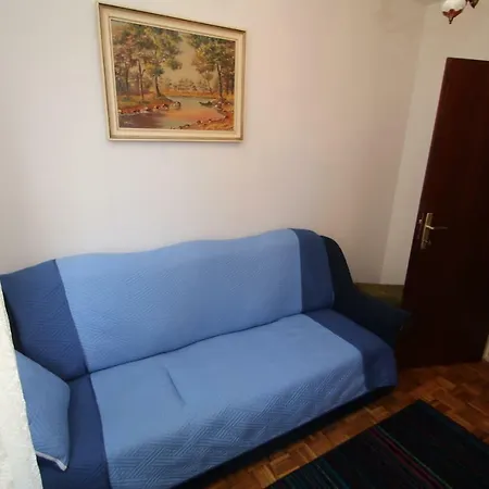 Cosy Sweet Yellow Apartment